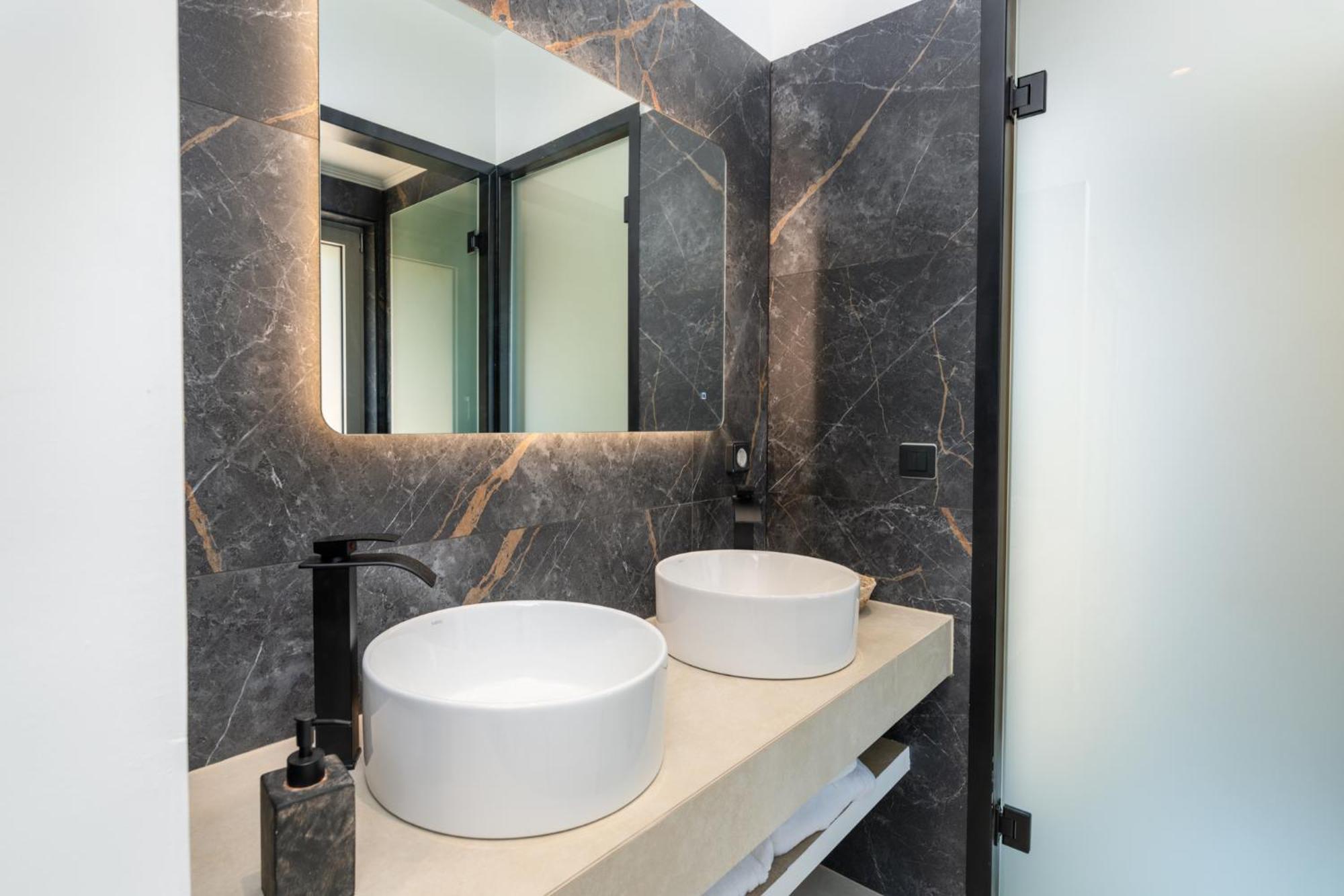 Mellamare Luxury Suites Athánion Екстериор снимка