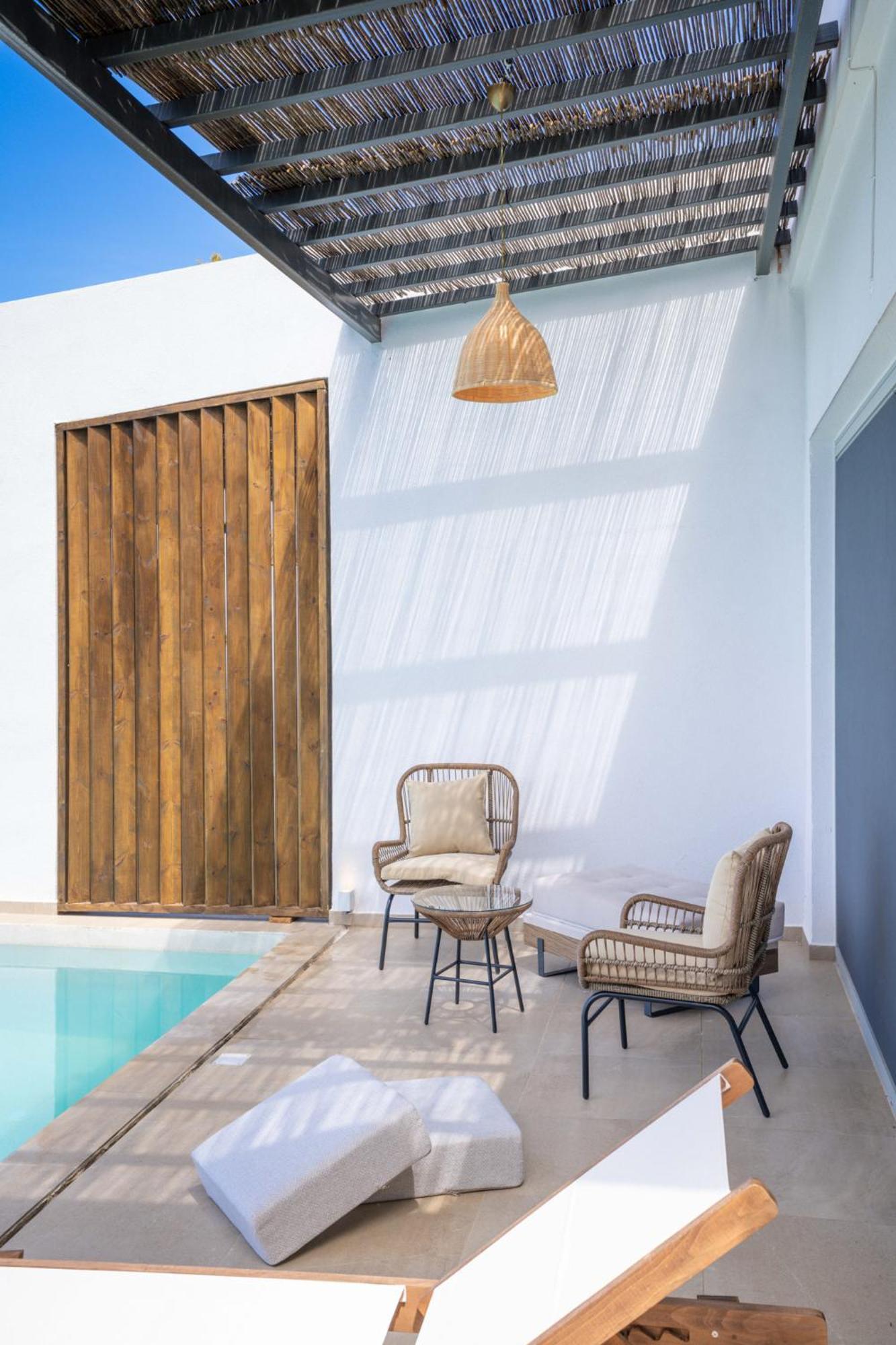 Mellamare Luxury Suites Athánion Екстериор снимка