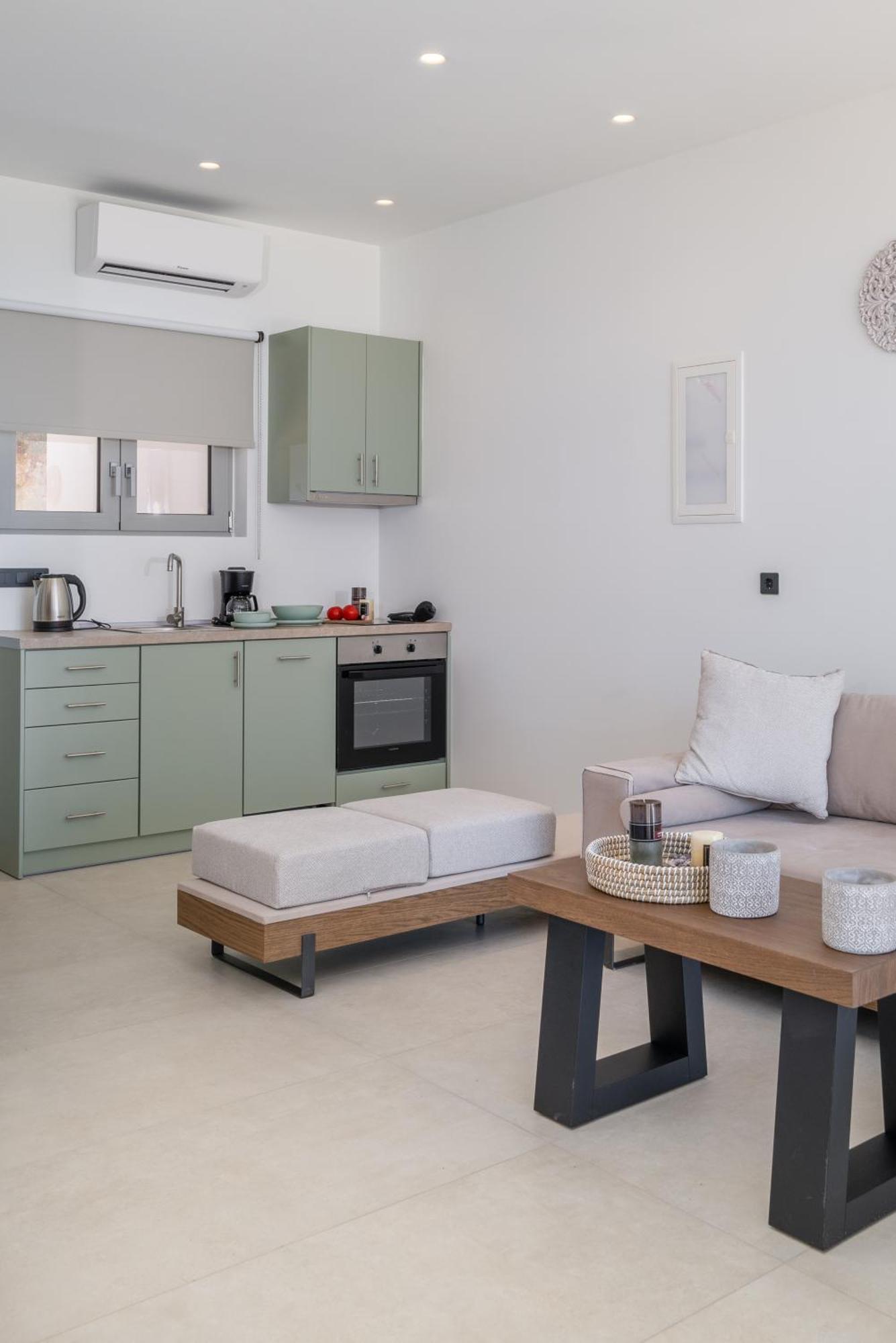 Mellamare Luxury Suites Athánion Екстериор снимка